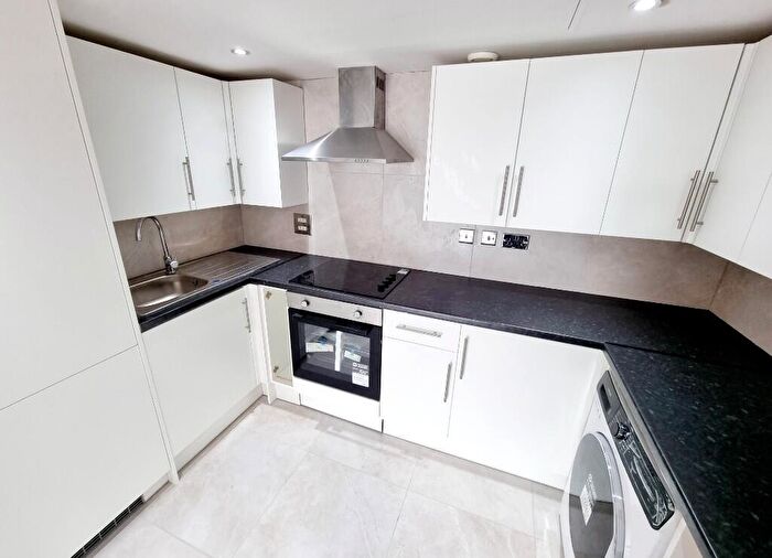 2 Bedroom Flat To Rent In Mast Quay, London, SE18