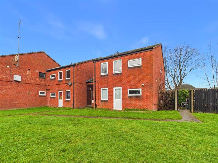 2 Bedroom Flat For Sale In Grovelands, West Molesey, KT8