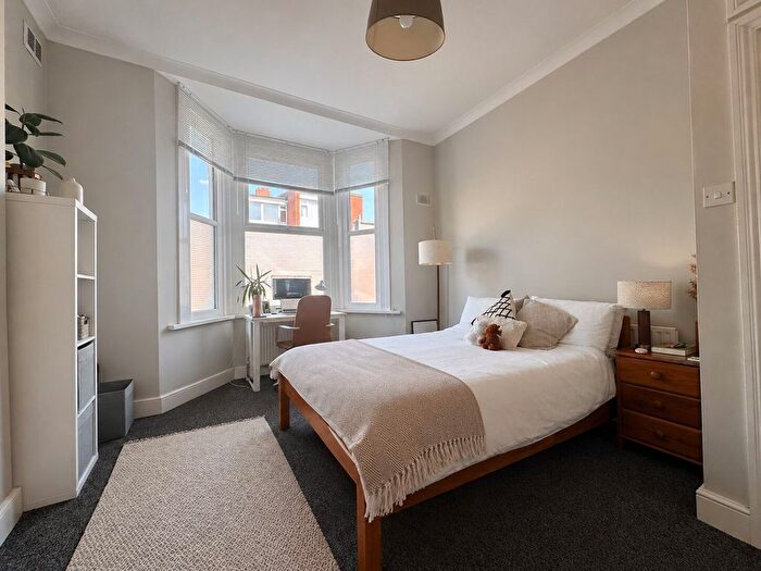 2 Bedroom Flat To Rent In Fernlea, Balham, SW12