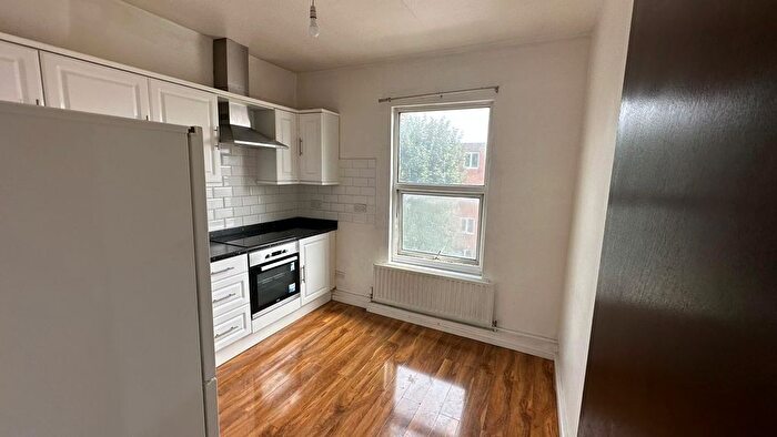 2 Bedroom Flat To Rent In Green Lanes, Stoke Newington, N16