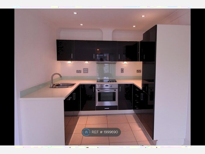 2 Bedroom Flat To Rent In Stinton Court, Worcester, WR1