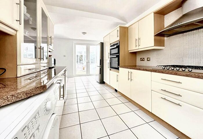 3 Bedroom Detached House For Sale In Ashurst Avenue, Saltdean, BN2