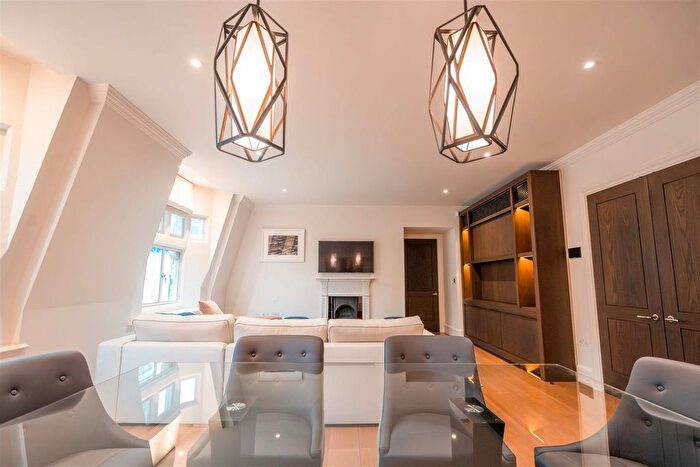2 Bedroom Flat To Rent In Duke Street, Mayfair, W1K
