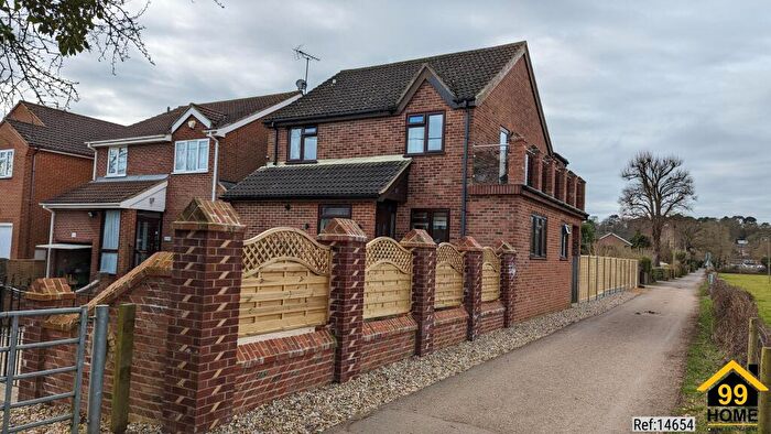 3 Bedroom Detached House For Sale In Wintringham Way, Purley On Thames, West Berkshire, RG8