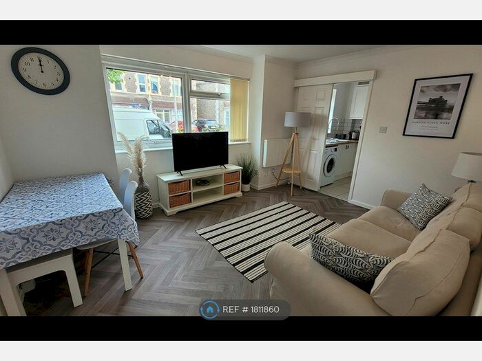 2 Bedroom Flat To Rent In Devonshire Court, Weston-Super-Mare, BS23