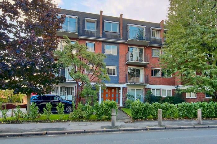 Studio To Rent In Worple Road, London, SW19