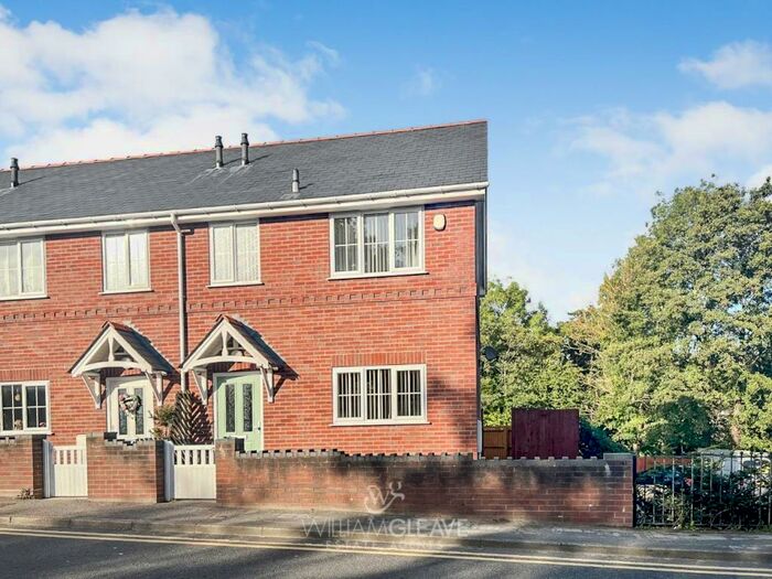 3 Bedroom Town House To Rent In Chester Road, Mold, CH7