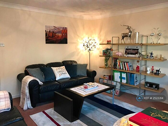 3 Bedroom Flat To Rent In Duff Road, Edinburgh, EH11