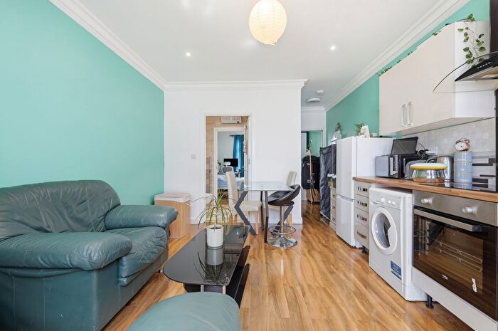 1 Bedroom Flat To Rent In Temple Avenue, Dagenham, RM8