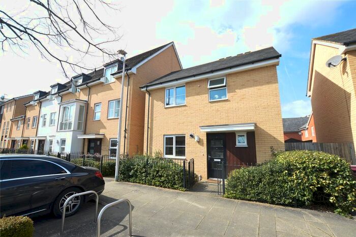 2 Bedroom Detached House To Rent In Whale Avenue, Reading, Berkshire, RG2