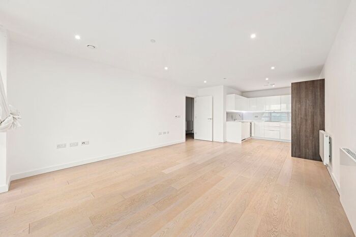 3 Bedroom Flat To Rent In River Gardens Walk, London, SE10