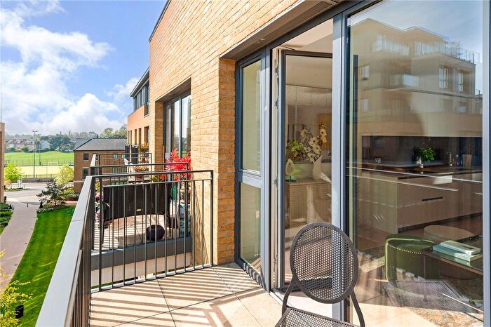 2 Bedroom Flat To Rent In Pinewood Gardens, Teddington, TW11