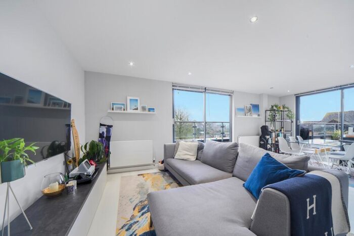 2 Bedroom Flat To Rent In Douglas Path, Isle Of Dogs, London, E14
