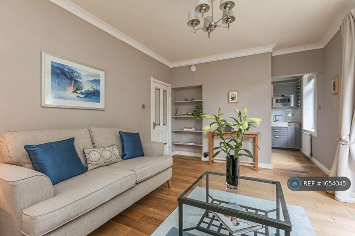 2 Bedroom Flat To Rent In Colinton Mains Green, Edinburgh, EH13