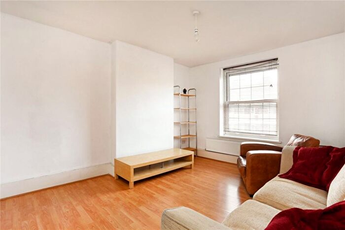 2 Bedroom Flat To Rent In Kingsgate House, London, SW9