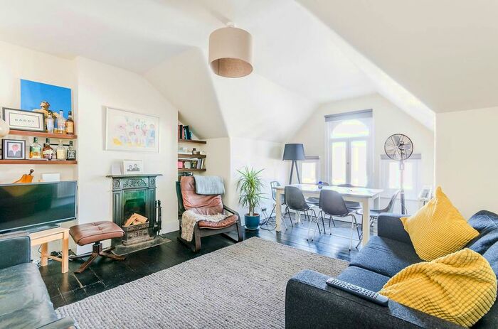 1 Bedroom Flat To Rent In St Margarets Road, East Twickenham, Twickenham, TW1