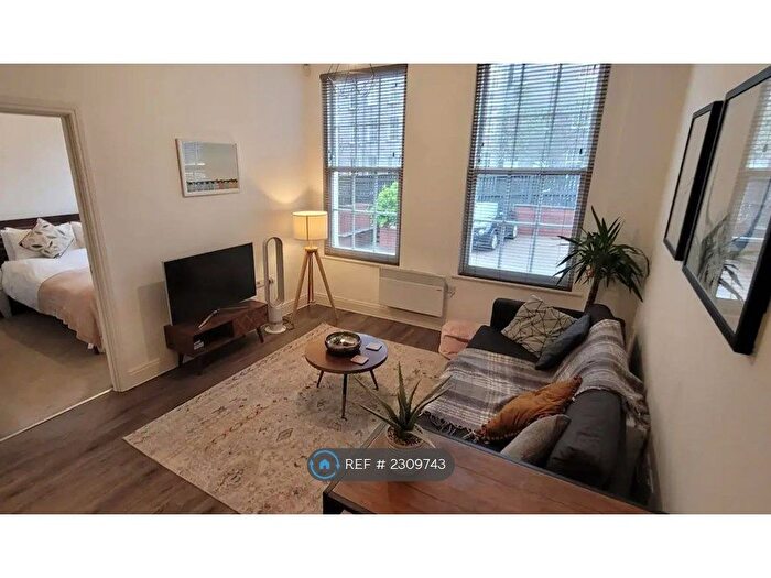 1 Bedroom Flat To Rent In Century Place, Bristol, BS2