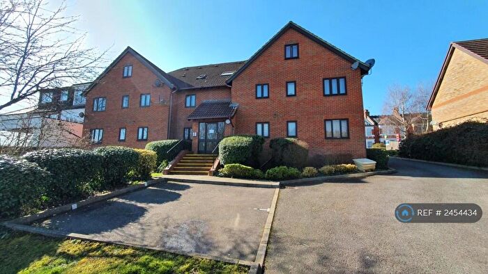 1 Bedroom Flat To Rent In Walden House, Barnet, EN4