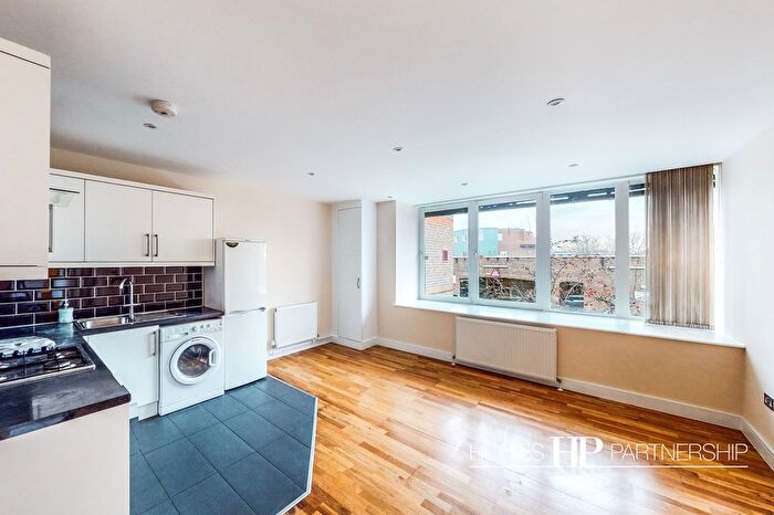 2 Bedroom Flat To Rent In Albert Road, Horley, RH6