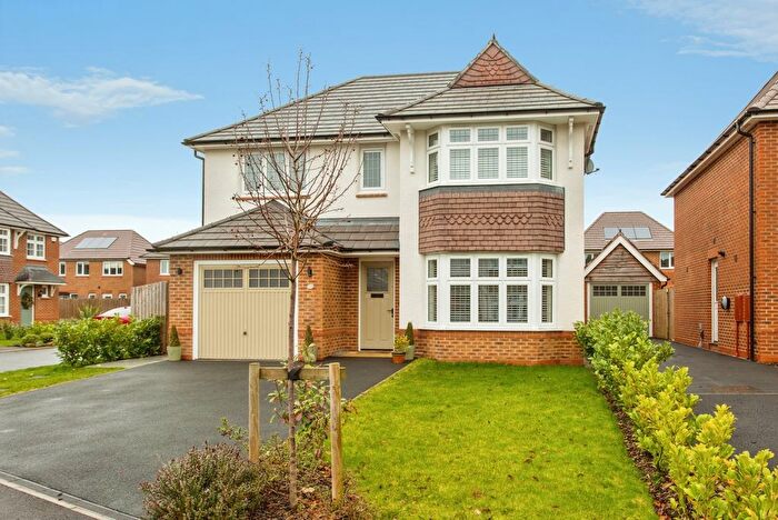 3 Bedroom Detached House For Sale In Honeysuckle Close, Leyland, Lancashire, PR25