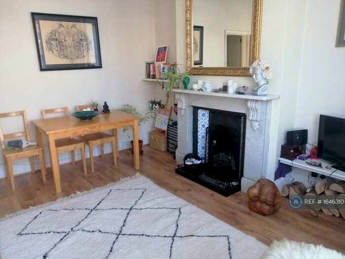 1 Bedroom Flat To Rent In De Montfort Road, Brighton, BN2