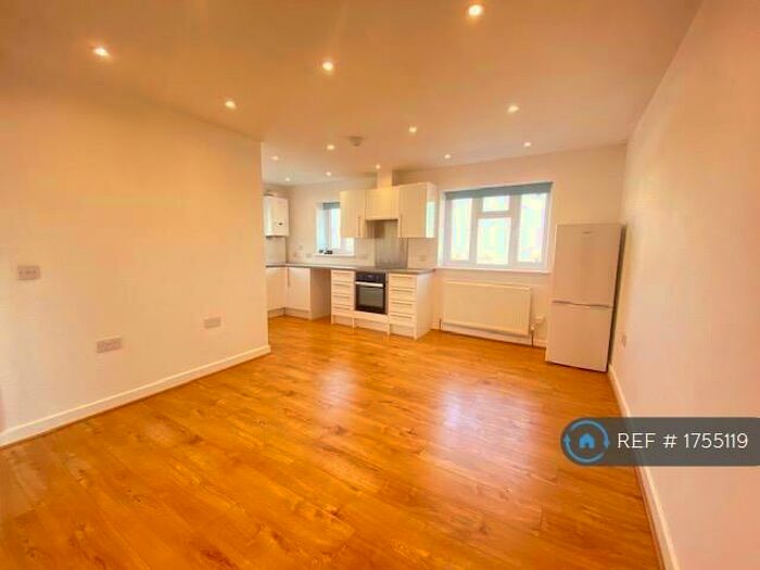 2 Bedroom Maisonette To Rent In Peartree Road, Hemel Hempstead, HP1