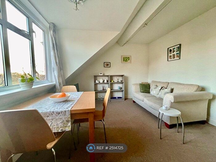 1 Bedroom Flat To Rent In Park House, London, SW19