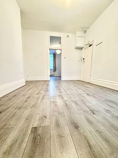 1 Bedroom Flat To Rent In Oakley Road, London, N1