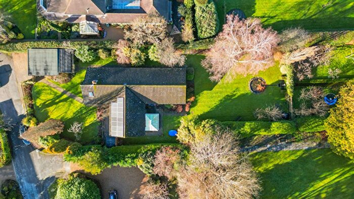 4 Bedroom Detached Bungalow For Sale In Corseley Road, Groombridge, TN3 - Photo 4