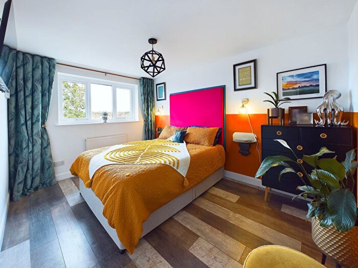 4 Bedroom Detached House For Sale In Thorneywood Mount, Nottingham, NG3