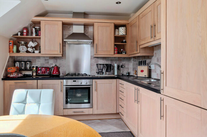 2 Bedroom Flat For Sale In Chilbolton Avenue, Winchester, Hampshire, SO22