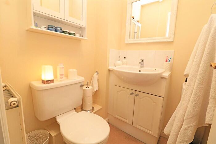 3 Bedroom Semi-Detached House For Sale In Yonge Close, Boreham, Chelmsford, CM3