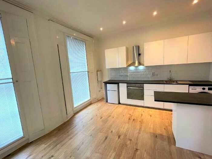 1 Bedroom Flat To Rent In Mornington Terrace, Camden, NW1