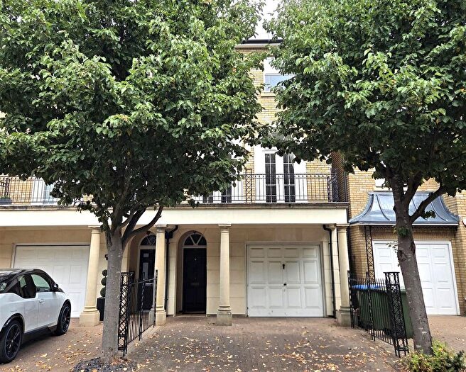 4 Bedroom Town House To Rent In Savery Drive, Surbiton, KT6