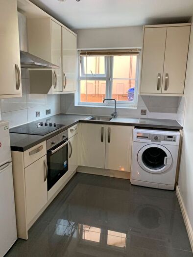2 Bedroom Flat To Rent In Harewood Court, College Avenue, Harrow, Greater London, HA3