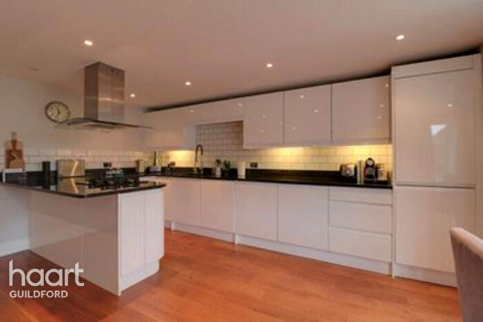 2 Bedroom Flat To Rent In Aldershot Road, Guildford, GU2