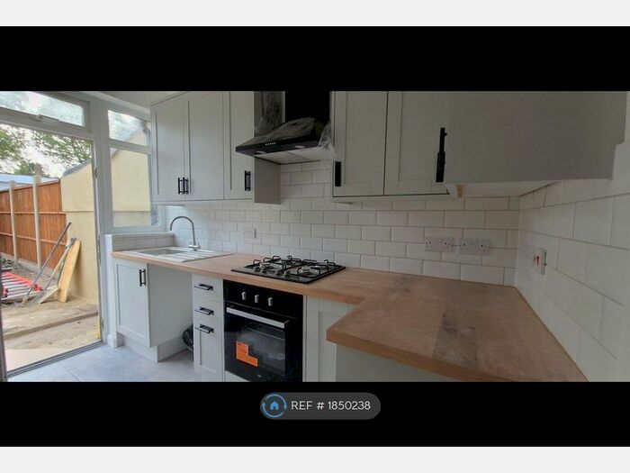 3 Bedroom Terraced House To Rent In Gloucester Road, Croydon, CR0