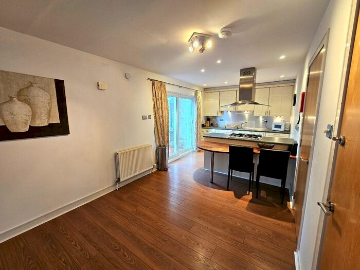 2 Bedroom End Of Terrace House To Rent In Queen's Lane South, City Centre, Aberdeen, AB15