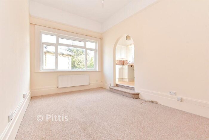 2 Bedroom Apartment For Sale In West Hill Road, Ryde, Isle Of Wight, PO33