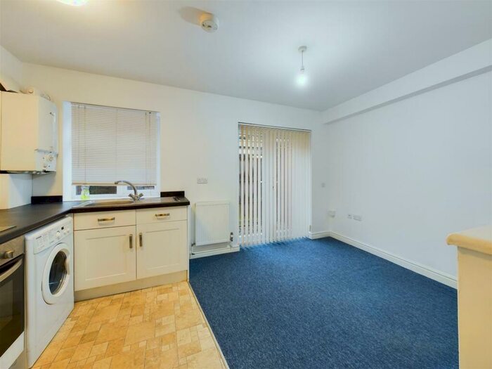 Flat To Rent In Guinea Lane, Bristol, BS16