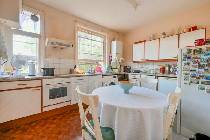 2 Bedroom Flat To Rent In South Parade, Bedford Park, London, W4