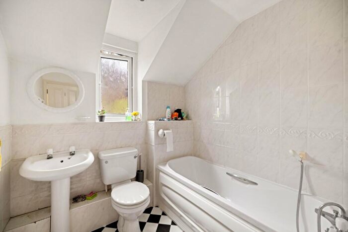 2 Bedroom Flat For Sale In Taswell Street, Dover, CT16