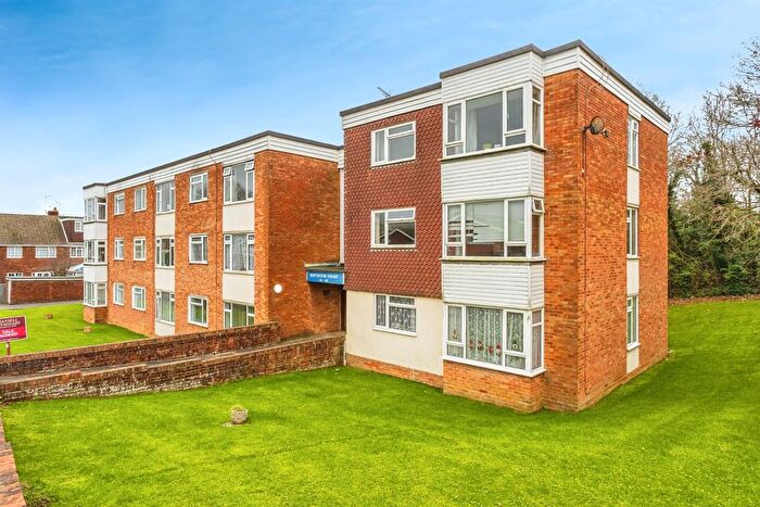 2 Bedroom Flat For Sale In Grove Road, Burgess Hill, RH15
