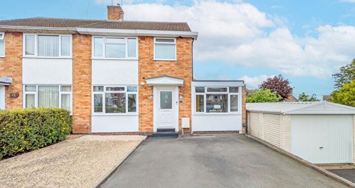 3 Bedroom Semi-Detached House For Sale In Hawthorn Grove, Kidderminster, DY11