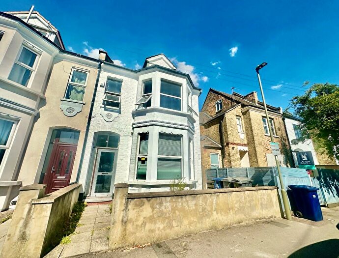 1 Bedroom Flat To Rent In Oak Grove, London, NW2