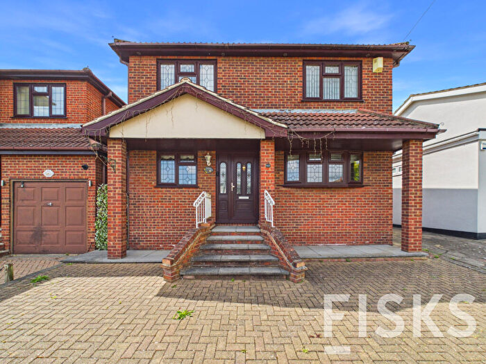 4 Bedroom Detached House For Sale In Thundersley Park Road, Benfleet, SS7