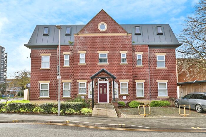 1 Bedroom Flat For Sale In Globe Lane, Poole, BH15