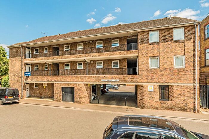 1 Bedroom Flat To Rent In Garfield Road, Twickenham, TW1