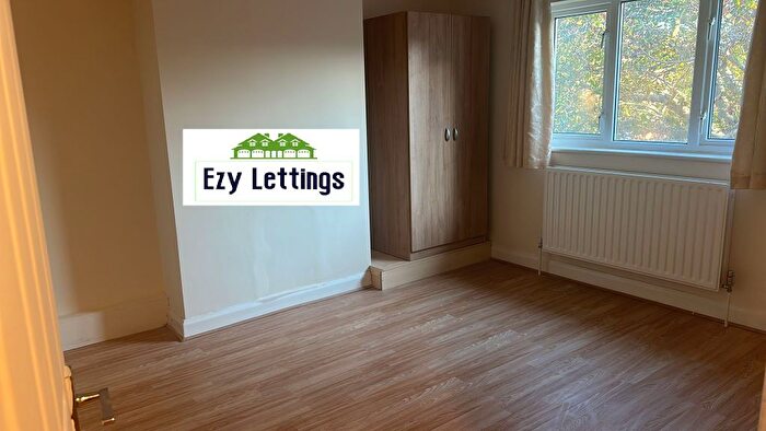 3 Bedroom Flat To Rent In Kingston Road, New Malden, KT3