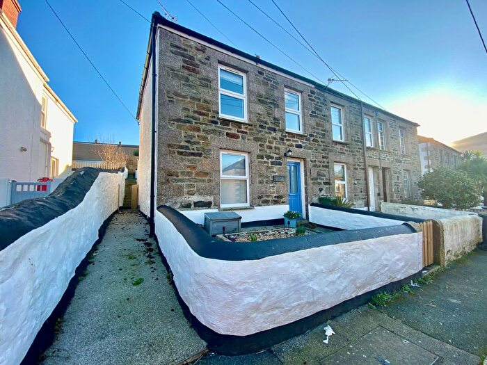 2 Bedroom End Of Terrace House To Rent In Unity Road, Helston, TR13